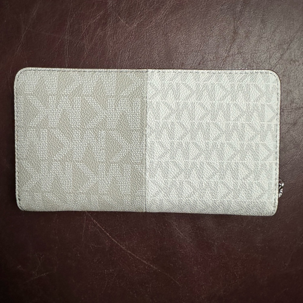 Michael Kors wallet - Picture 2 of 7